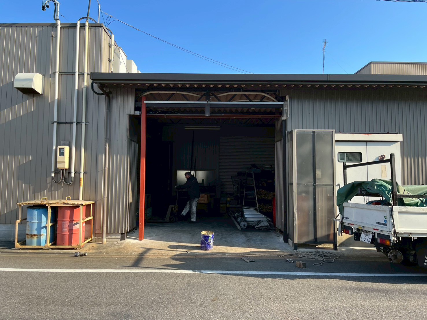 シャッター設置固定作業