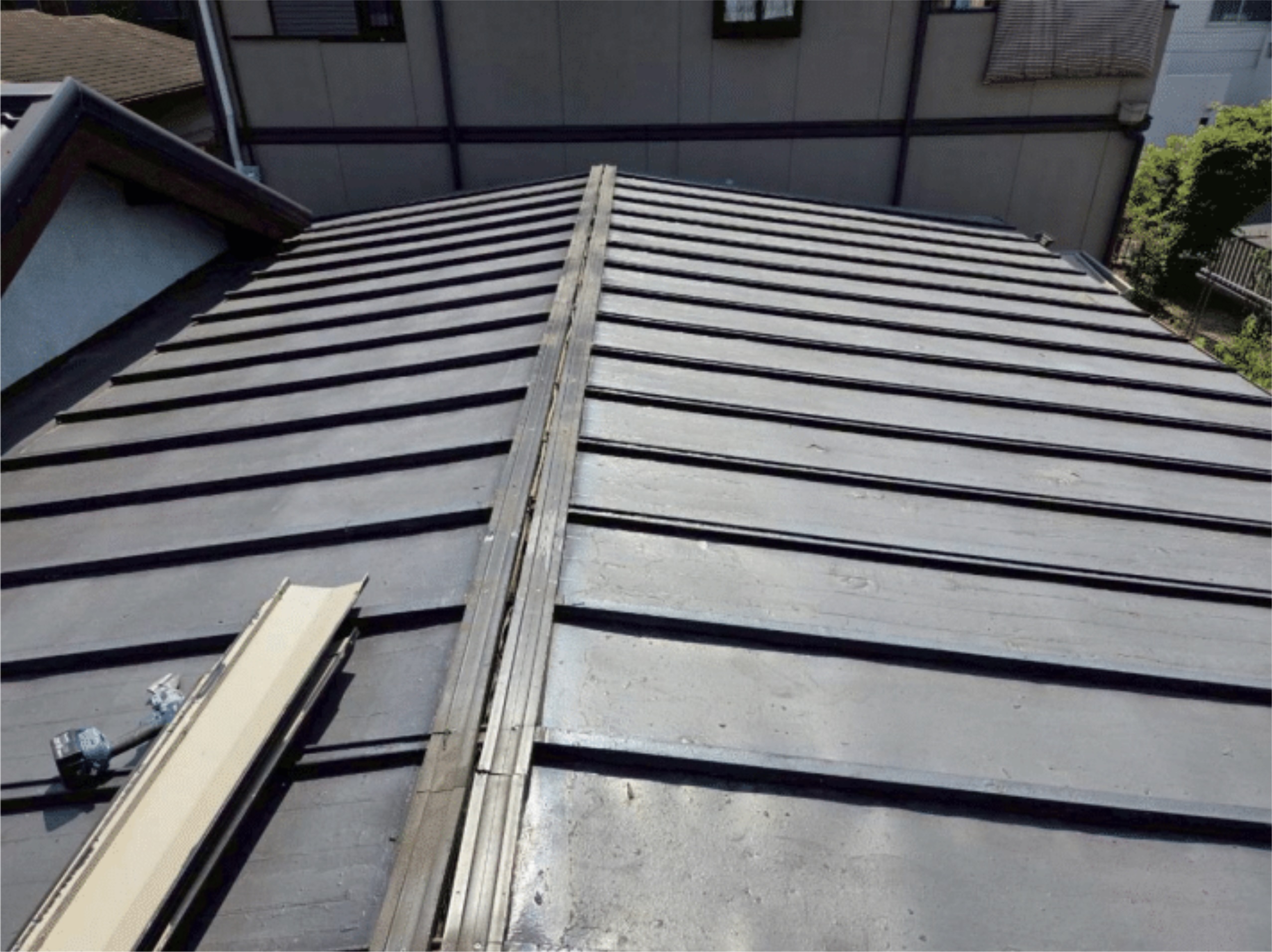 既存棟板金の撤去作業1