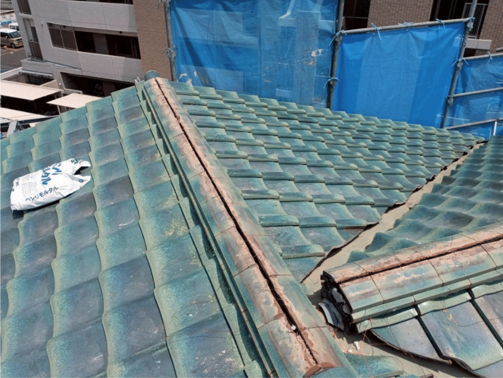 のし瓦の多層積み上げ作業
