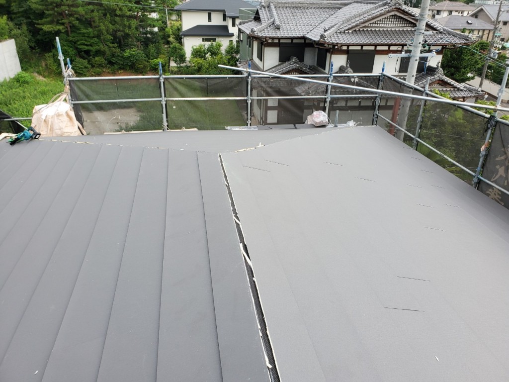 スレート屋根の葺き替えについて：メリットやデメリットをご紹介