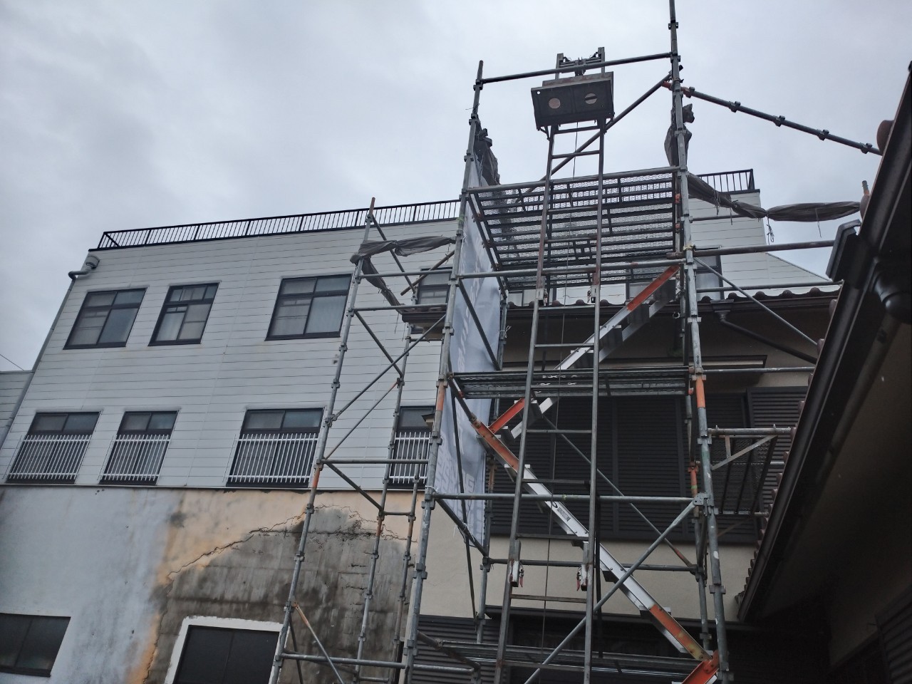 名古屋市中村区にて瓦屋根の棟積み替え・一部葺き直し工事を行いました。