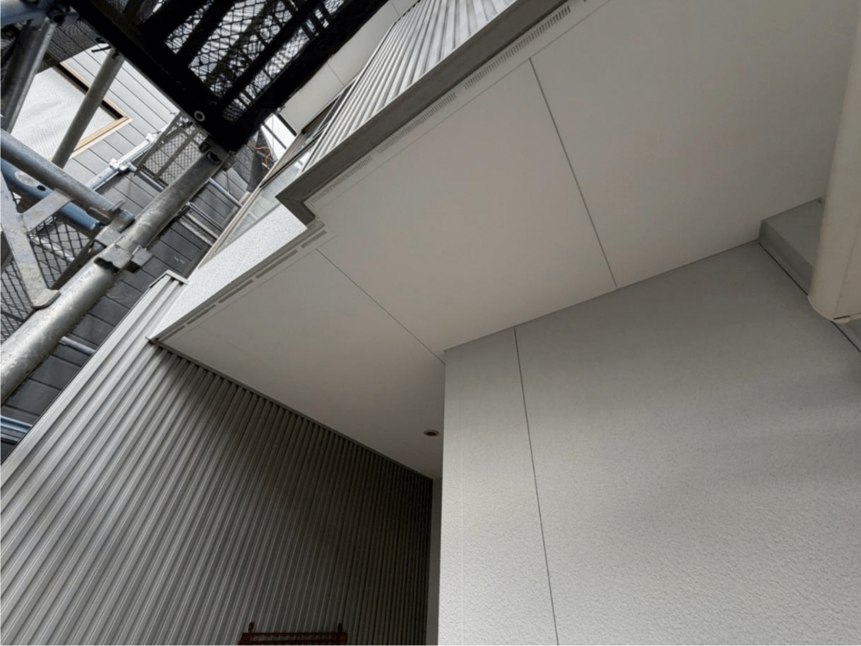 軒天塗装の施工完了状態