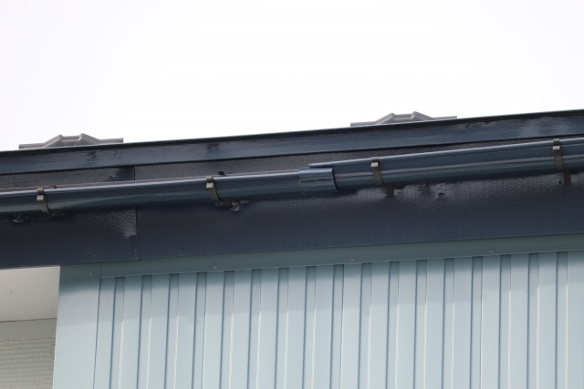 唐草は屋根の寿命を決める「縁の下の力持ち」!その役割と重要性を解説