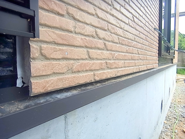 【外壁 水切り 雨漏り】見落とし厳禁!建物を守る「水切り」の役割と補修の重要性