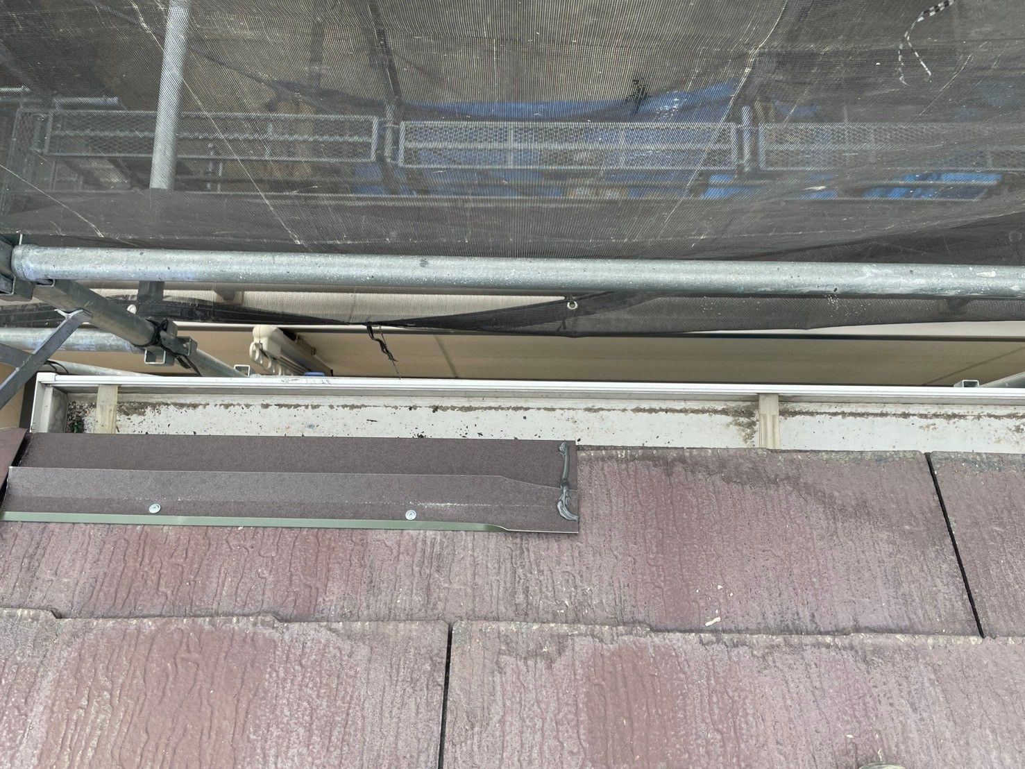 春日井市 屋根カバー工法 軒先水切り板金施工