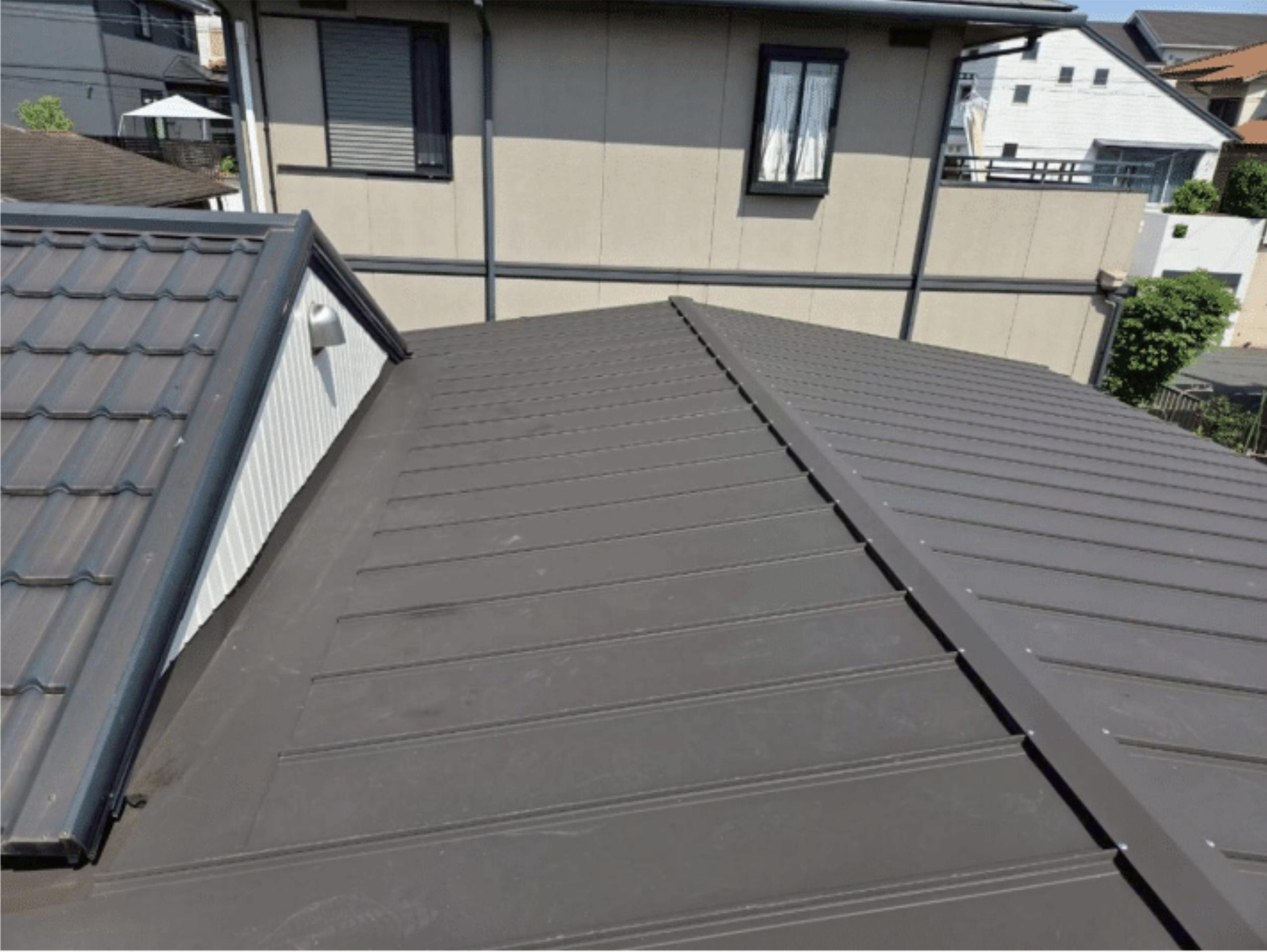 屋根カバー工法 施工完了写真2