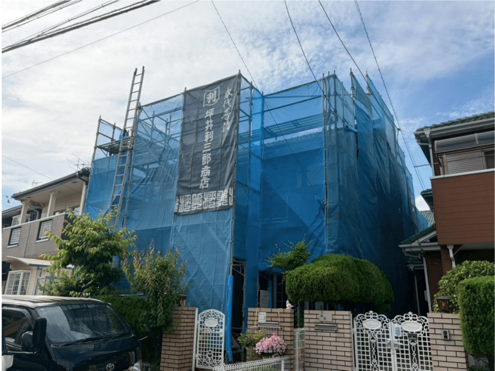 外壁塗装・屋根工事用の足場仮設作業