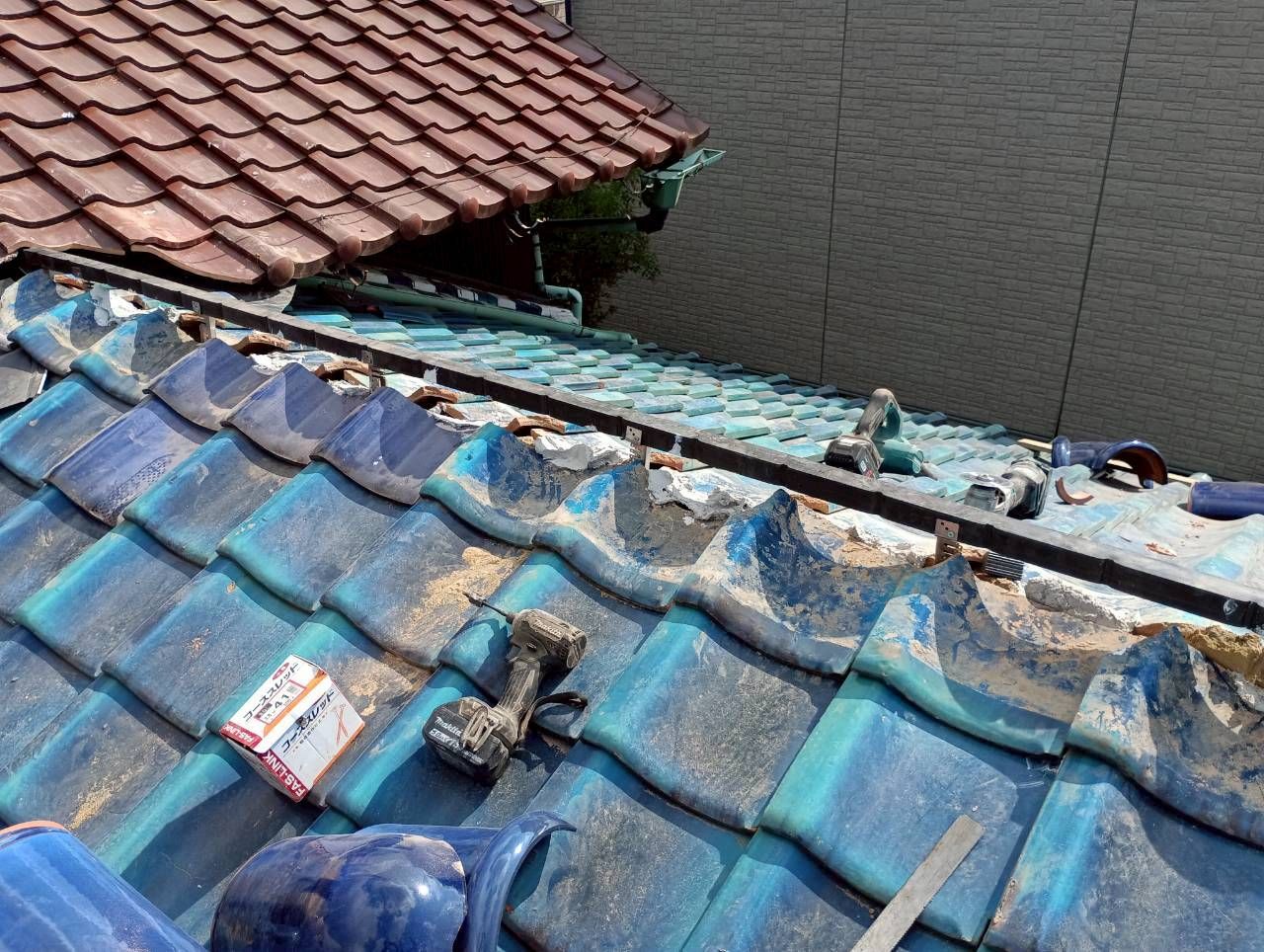 新しい棟下地(芯材・金物)の設置