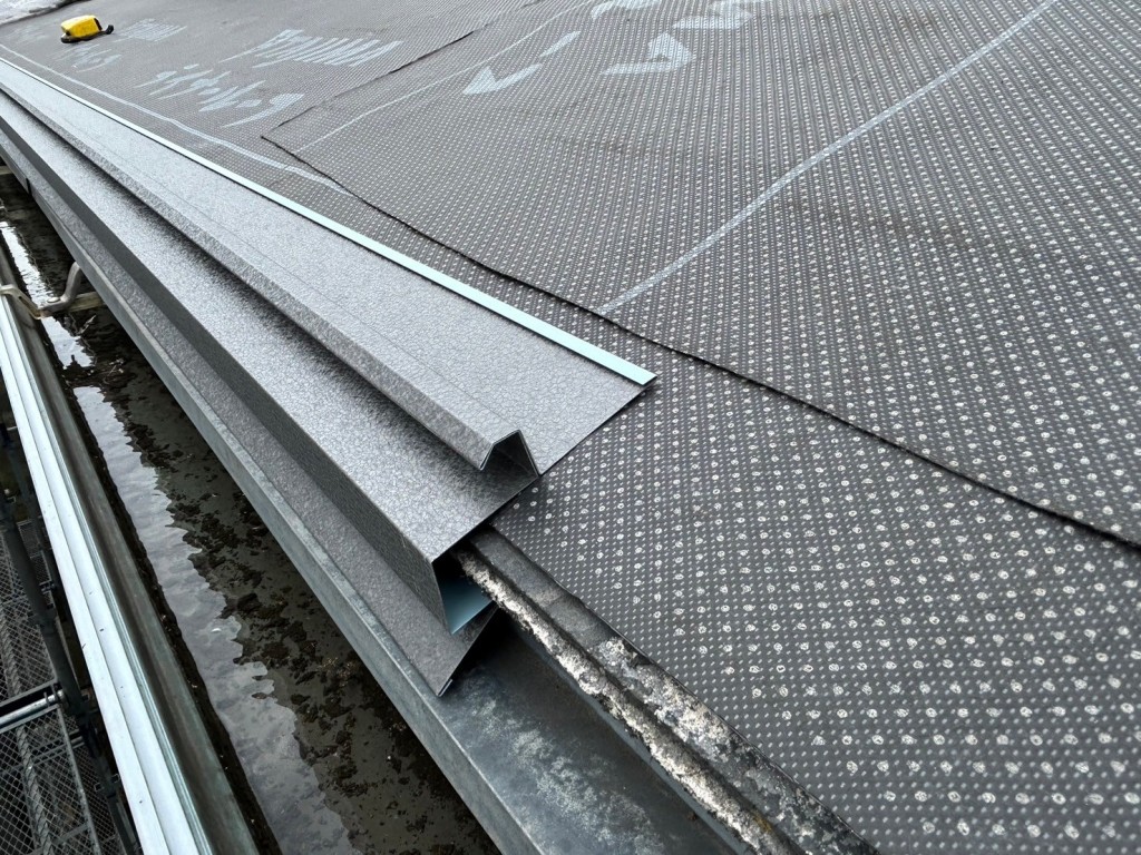 屋根板金について：各部位の名称や役割についてご紹介！