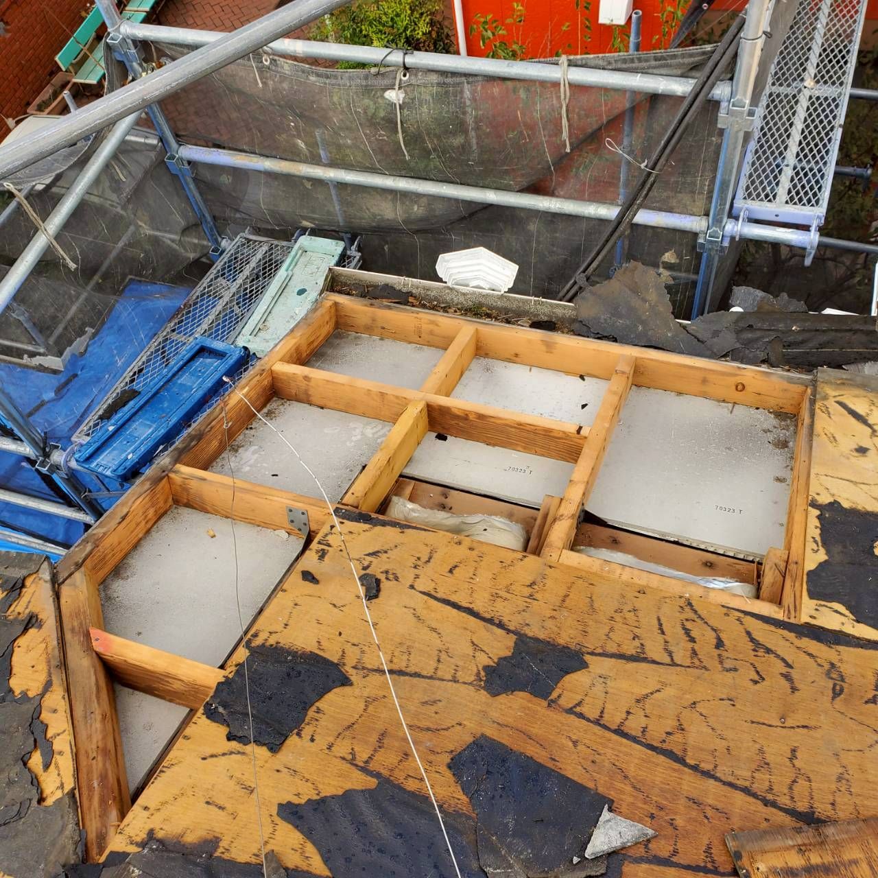 見えない場所こそ丁寧に。野地板の腐食を大工技術で再生する、理想的な屋根リフォーム｜知多市