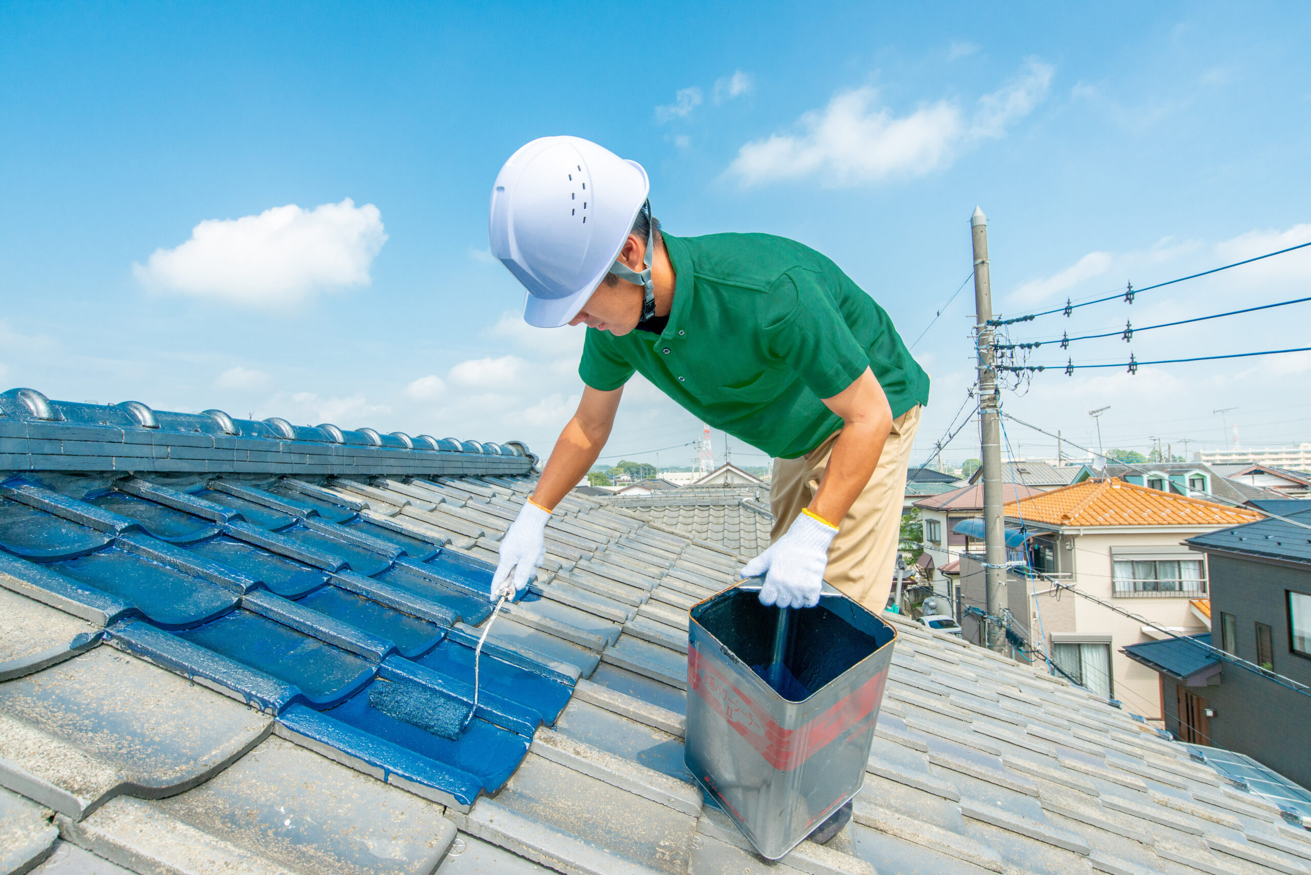 瓦の塗装の様子