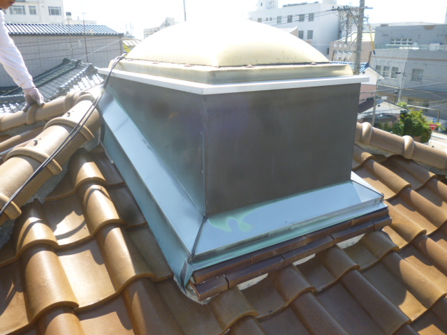 屋根リフォーム　灯り取り　雨漏れ　/  名古屋市