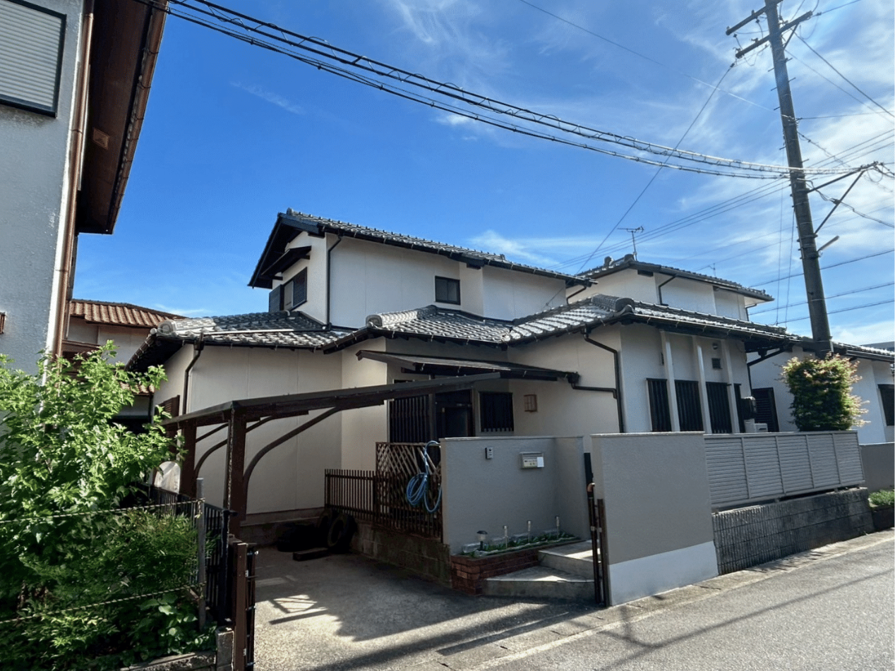 2回目のモルタル外壁塗装-ひび割れ補修と3回塗り-｜一宮市 施工事例