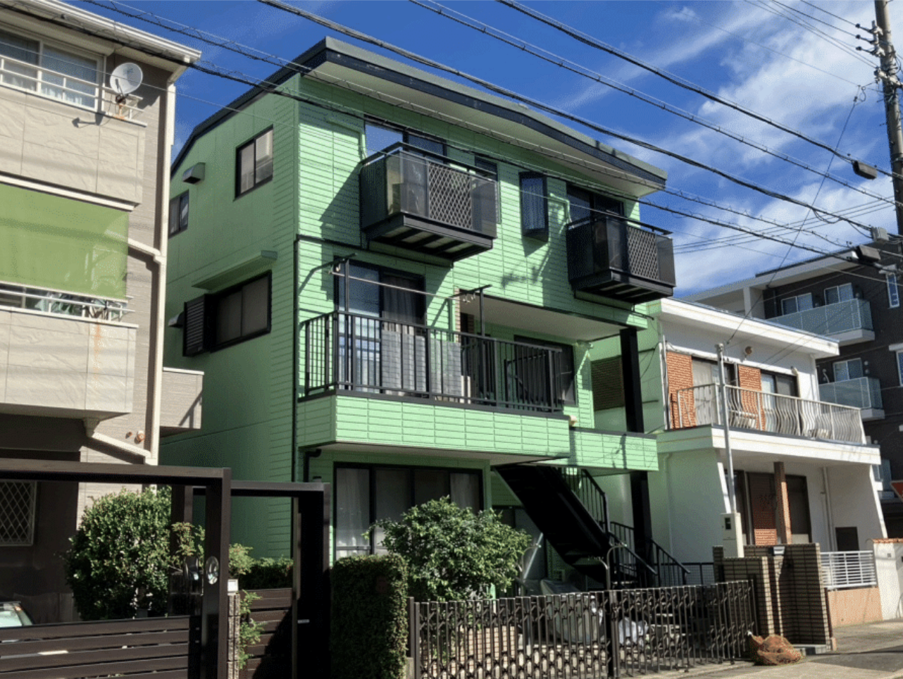 【名古屋市】名東区 外装フルリフォーム(たてひら葺き+外壁塗装)の施工事例)