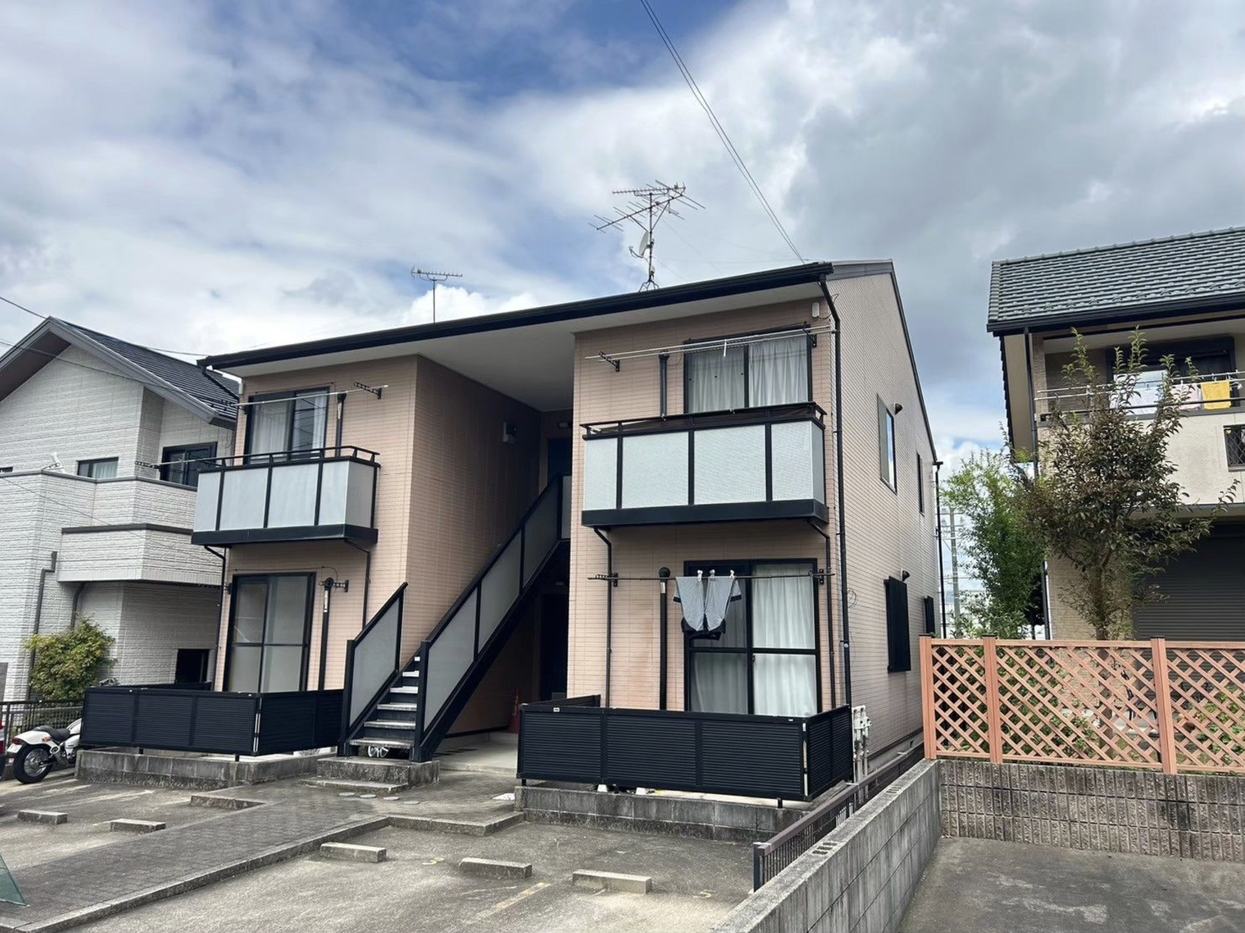 【名古屋市】名東区 アパートの住人の方を想った外装フルリフォーム-屋根カバー編-