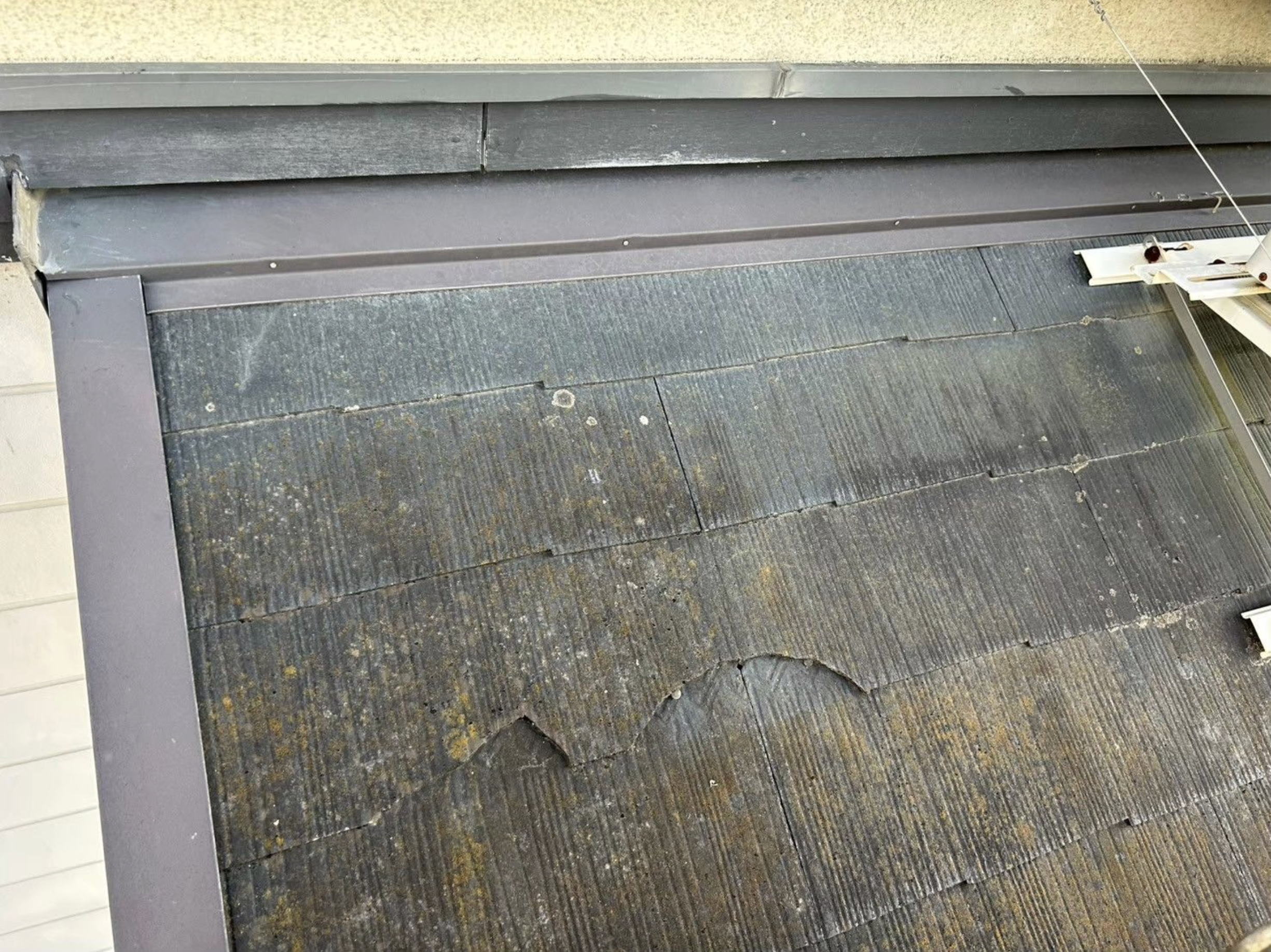 スレート屋根-割れ-