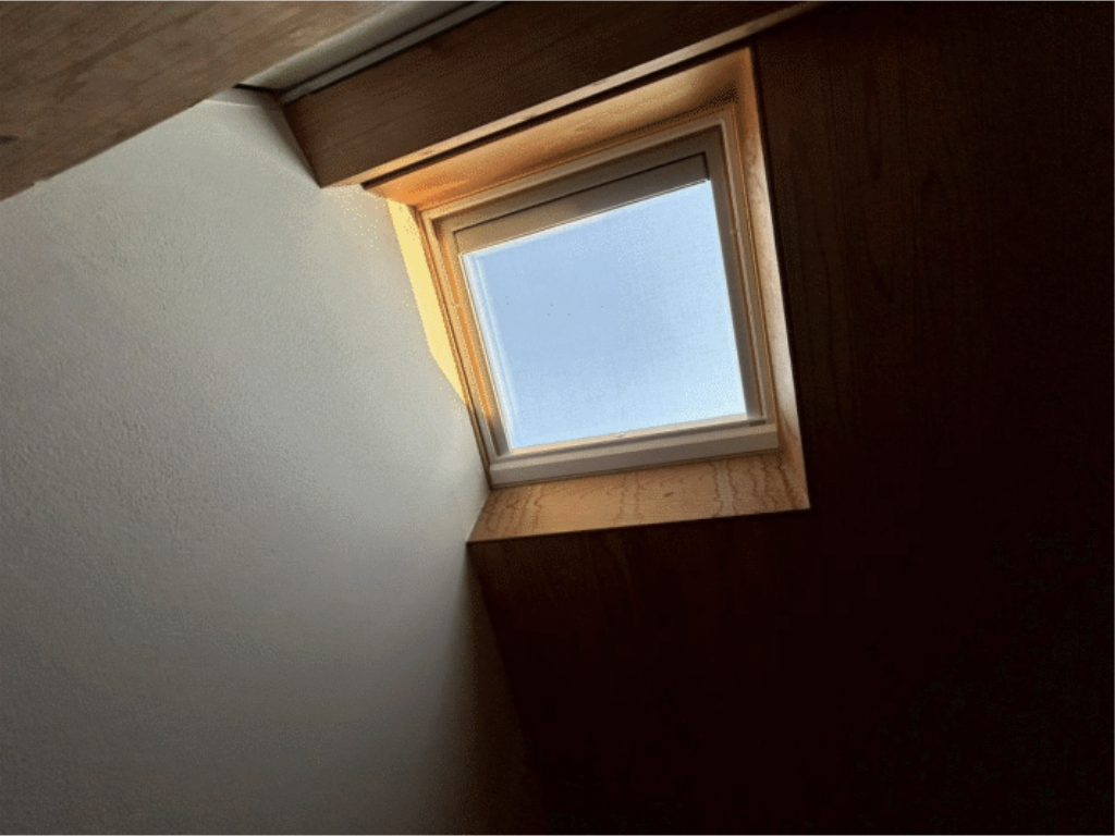 天窓（トップライト）交換と外壁塗装で、光あふれる安心の住まいへ｜岡崎市