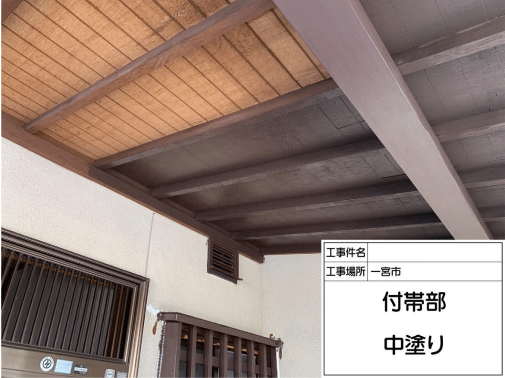 一宮市 軒天塗装 中塗り